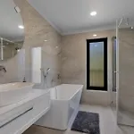 Luxury Basak With Infinity Pool And Sea View Villa *