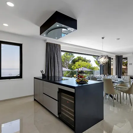 Villa Luxury Basak With Infinity Pool And Sea View